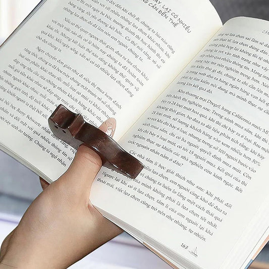Cat-Shaped Wooden Thumb Ring Page Holder — Black Walnut Reading Bookmark